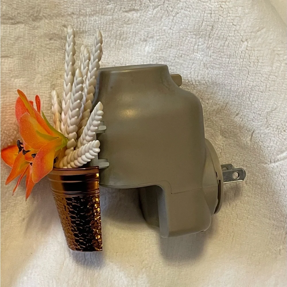 Yankee Candle® ScentPlug® Diffuser, Fall Flowers with Light